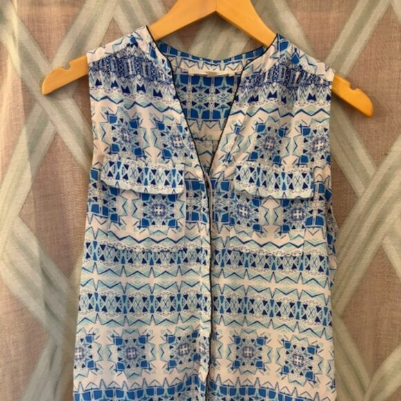 Blue and White Pattern Love Tree Sleeveless Top with Pockets - Picture 3 of 5